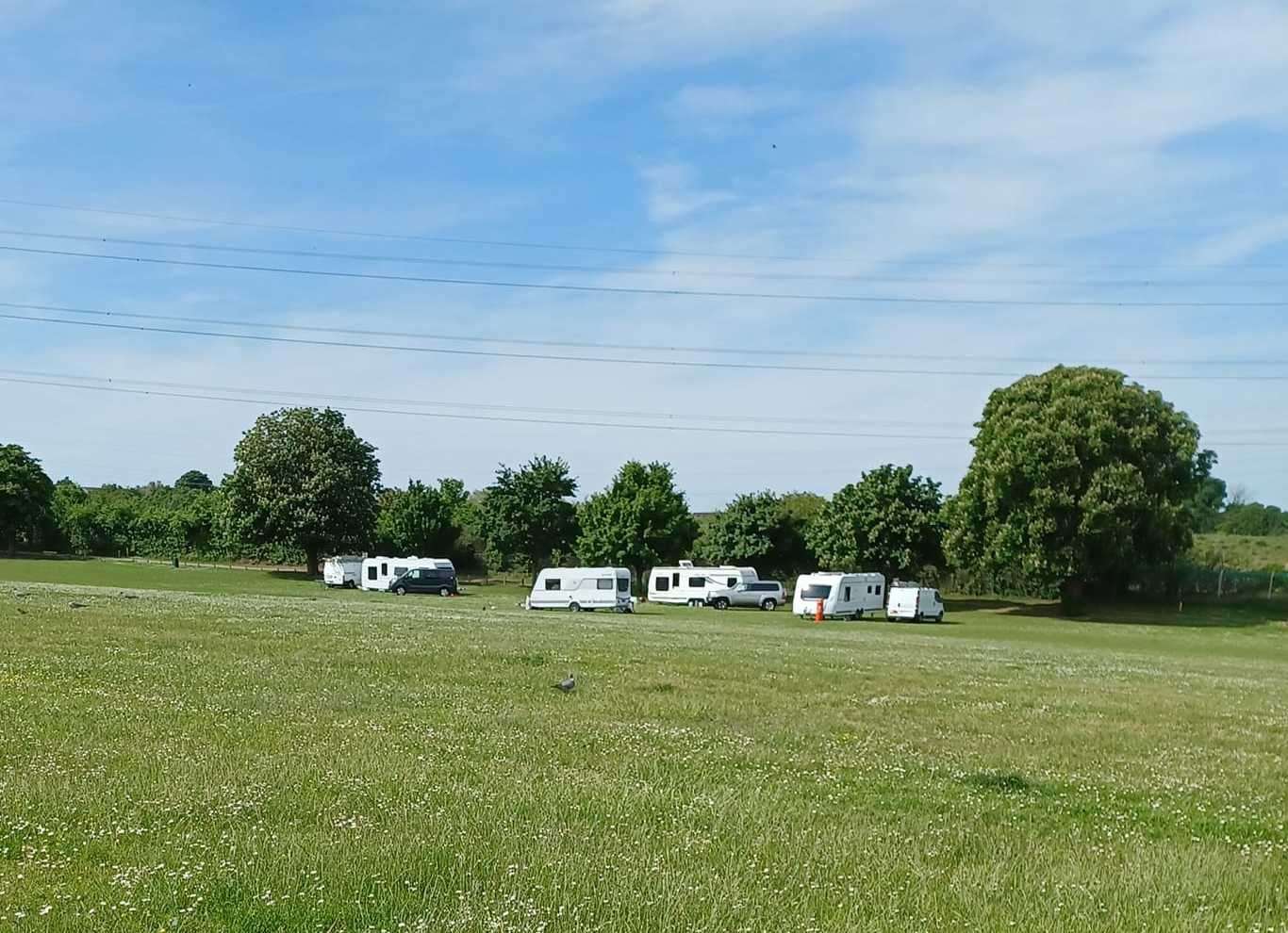A traveller encampment was spotted on Stone Recreation Ground just hours after one was ordered to move from Dartford Heath