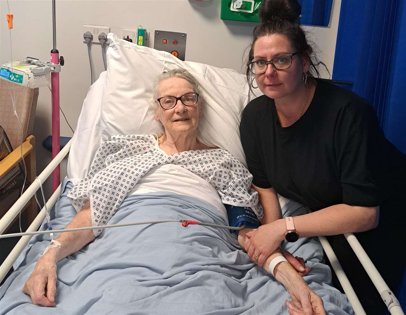 Gravesend nan Margaret Medhurst in hospital with her granddaughter Kimberley Bracey who has raised complaints about her care. Photo: Family release