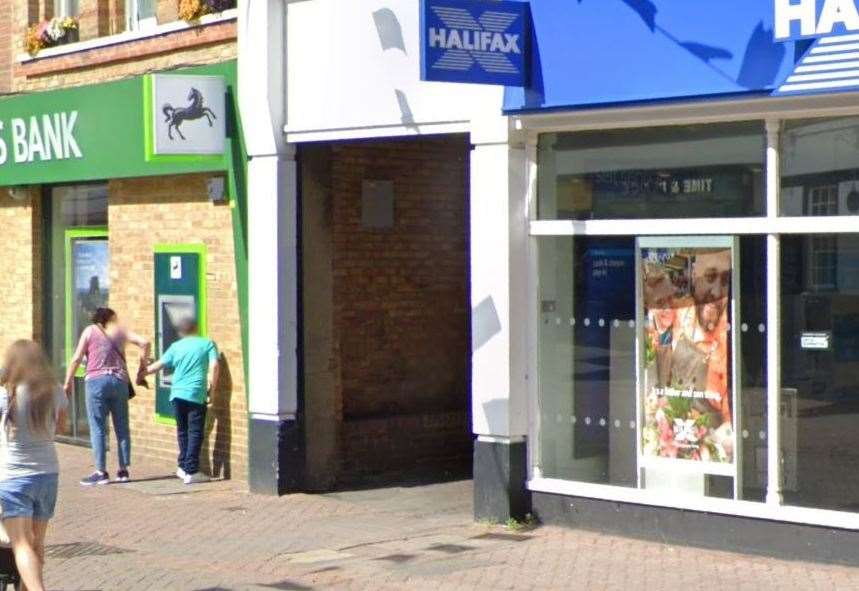 The teenager was stabbed in an alleyway off Dartford's High Street, between the Lloyds and Halifax banks. Pic: Google