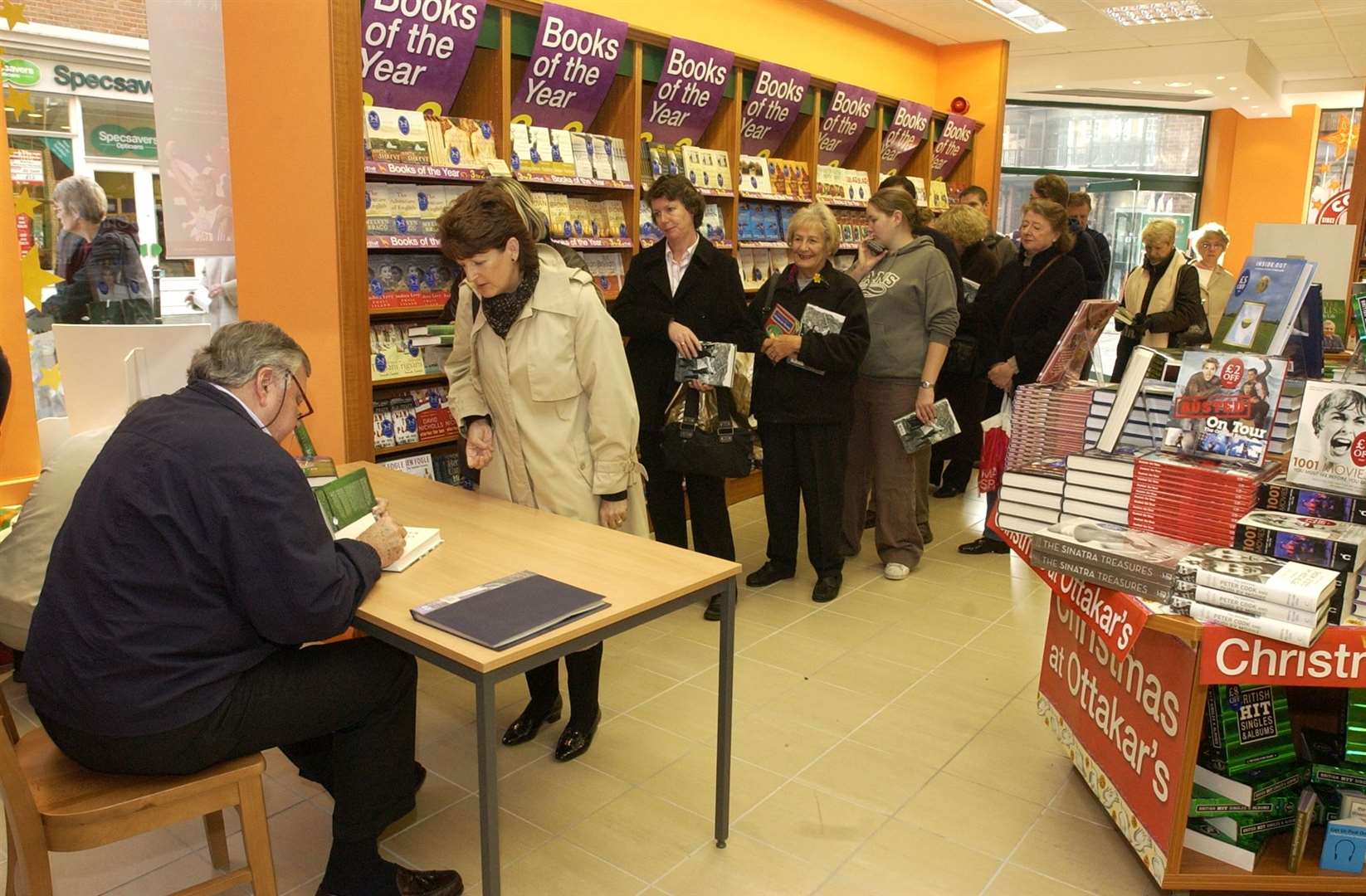 Peter Alliss signing copies of his autobiography in Ottakar's bookshop, Canterbury, in 2004