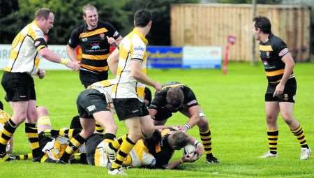 Canterbury (black and amber) pile on pressure against Tring