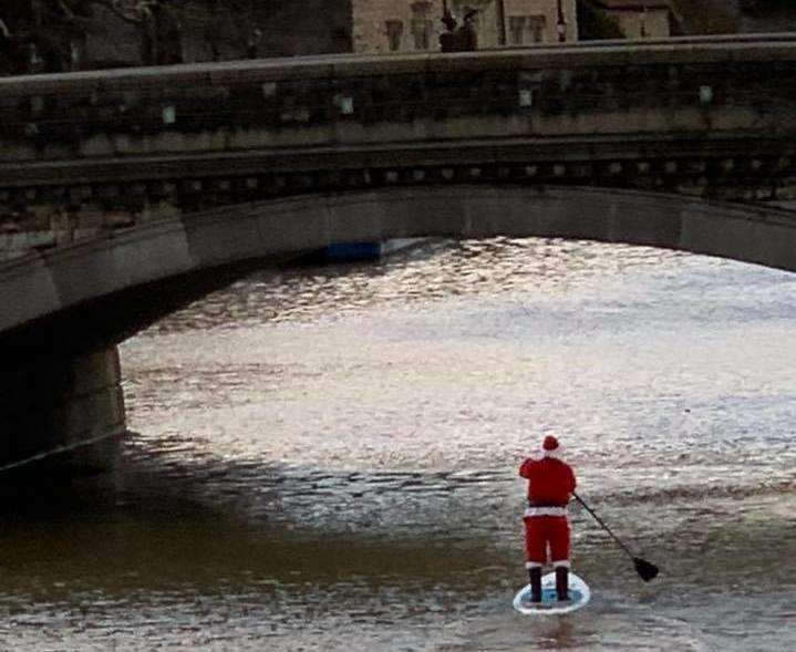 Father Christmas paddling down the River Medway, Maidstone. Picture: Adam Tubero (6036022)