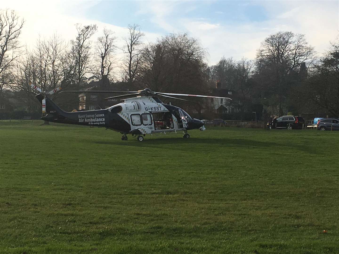 The air ambulance has landed on Bearsted Green (6224568)