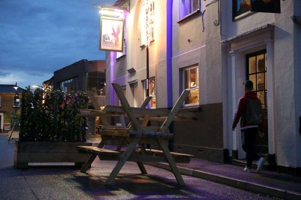 Deserted tables outside a Southampton pub (Andrew Matthews/PA)