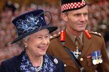 The Queen presents medals at Howe Barracks in 2004