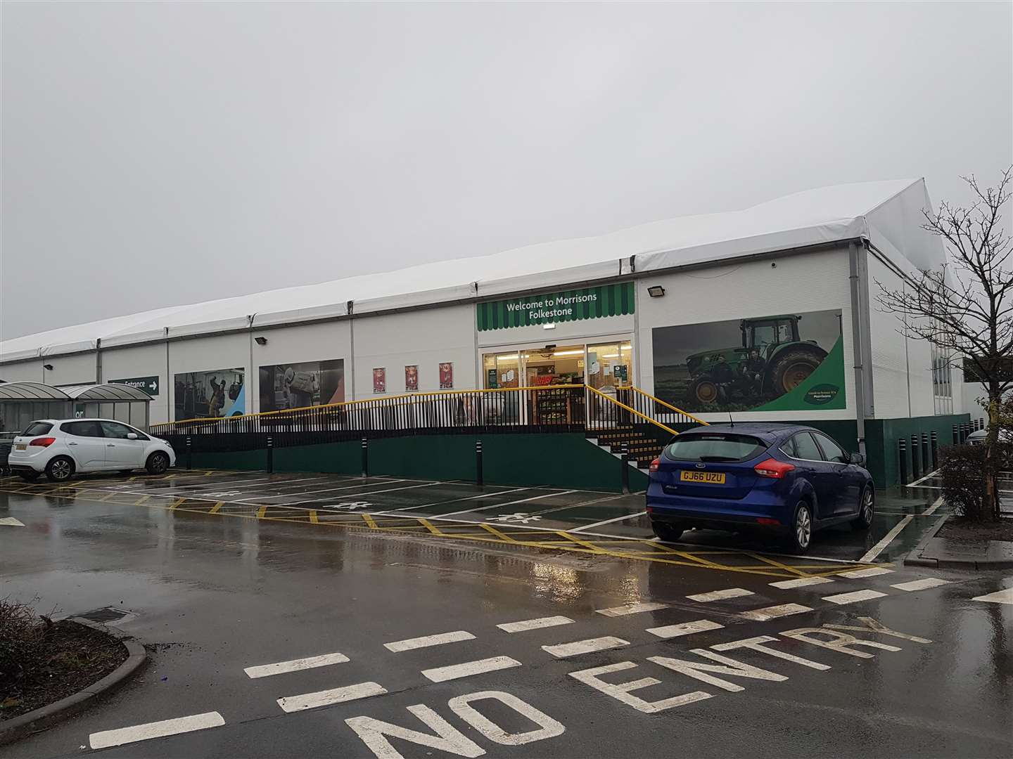 The outside of the new temporary store in Cheriton, Folkestone (5807717)