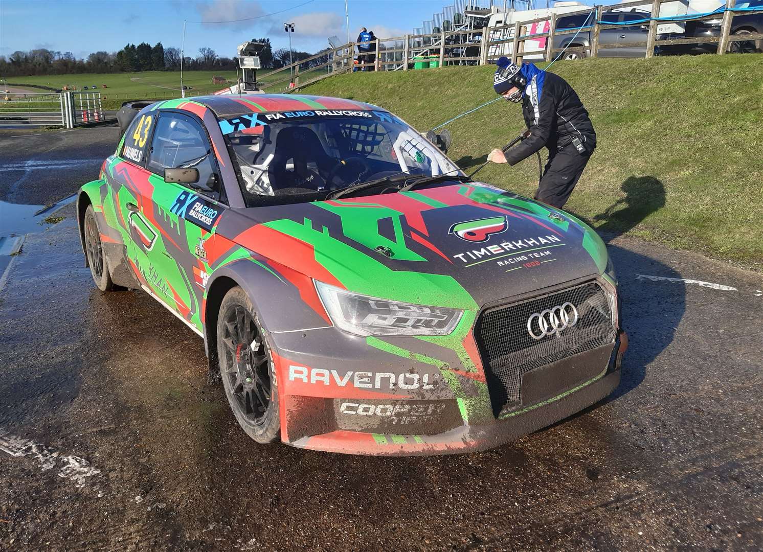 ... Now his son Kobe - who turned 16 this year - has made his Lydden debut driving a Volland Racing-run Super 1600 Audi