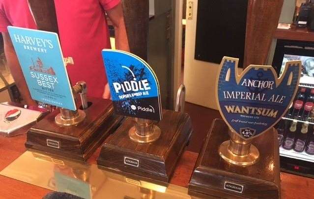 There was a good choice of beers available and the barman drew me a taster of each without me even having to ask. In the end I chose Imperial Ale but I would have been happy with the Harvey’s or the Dorset Amber Ale