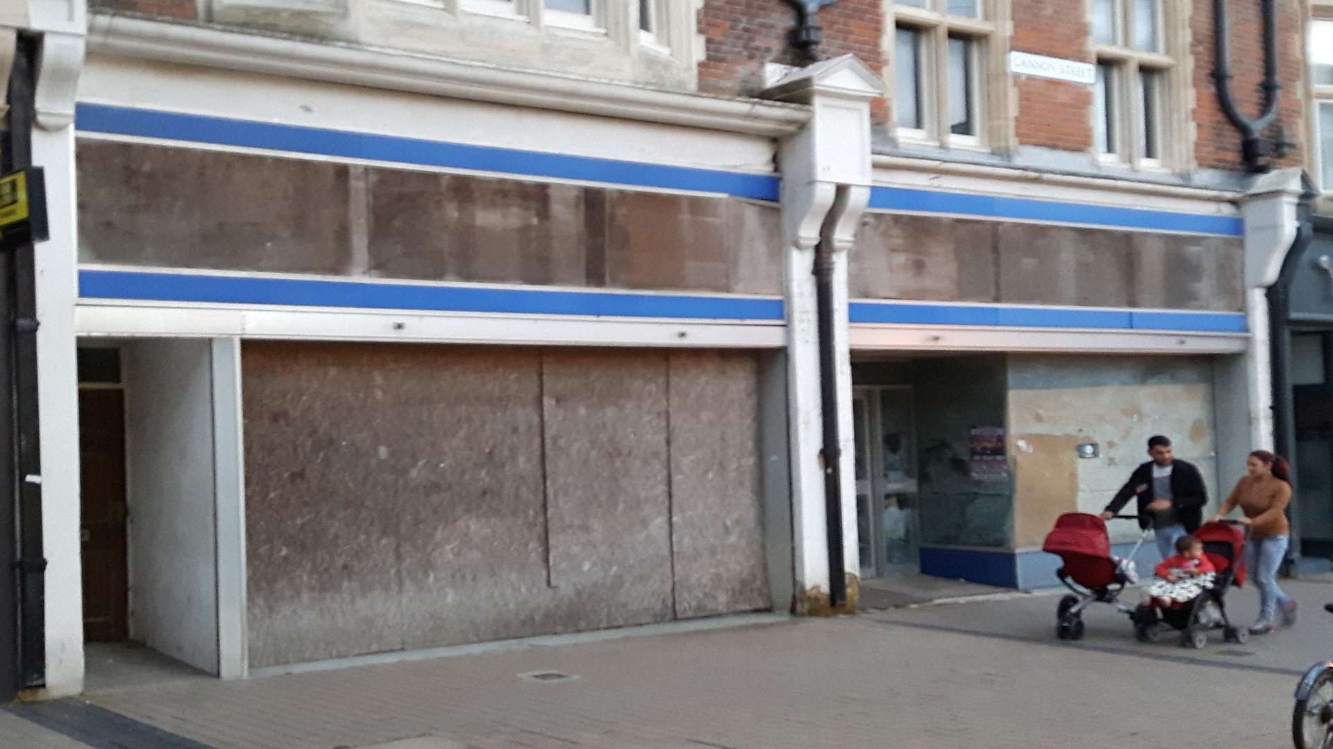 Decay: An empty double shop unit at Cannon Street