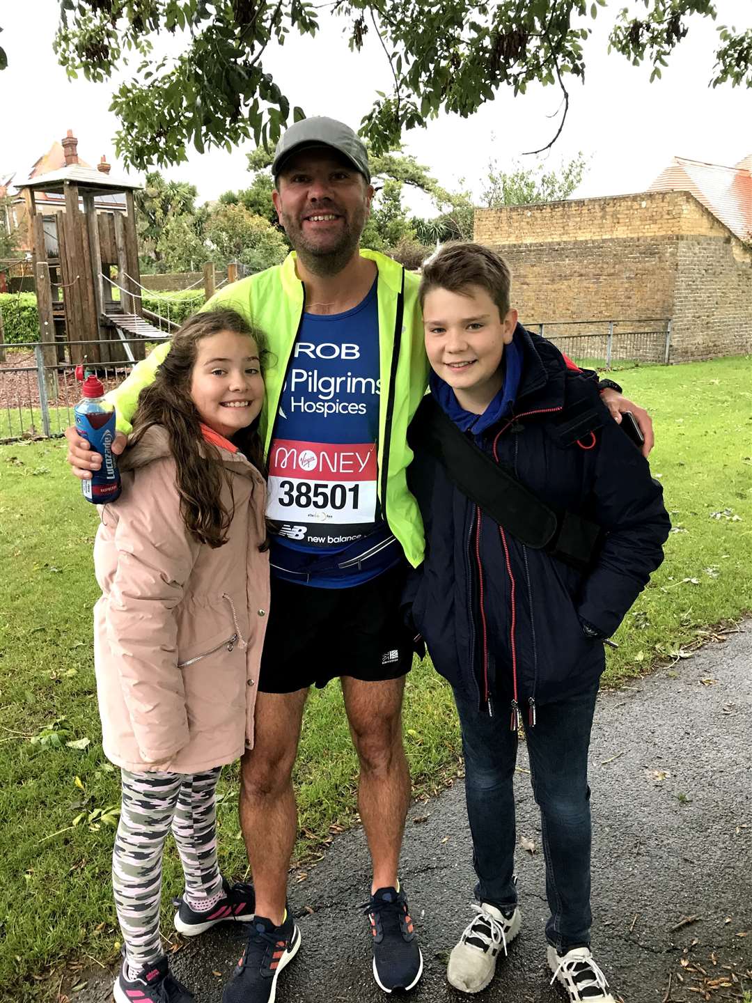 London Marathon 2021: Rob Maynard with his children Hannah an Isaac (50185471)