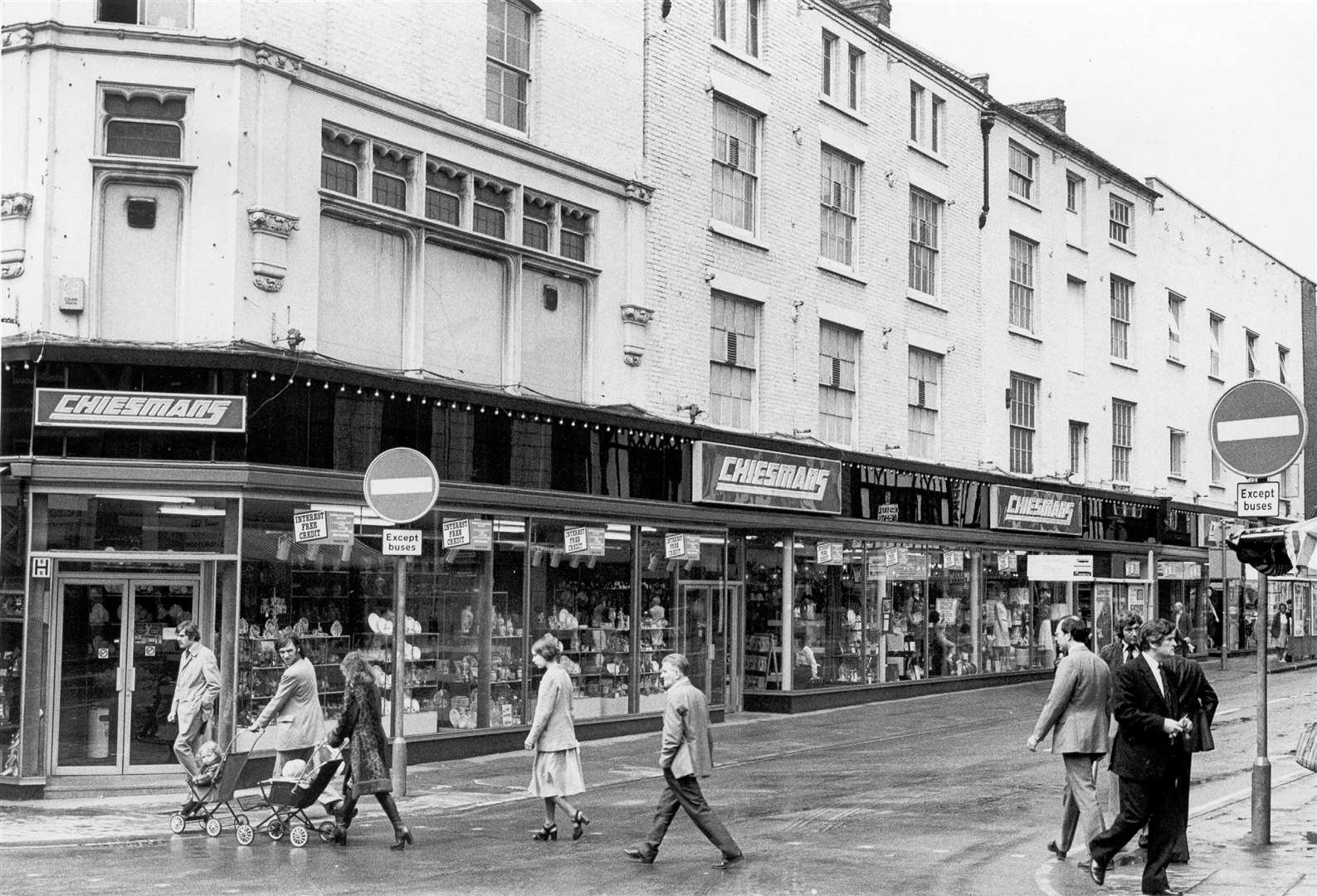 Chiesmans department store in Maidstone in May 1982 - the building is now occupied by The Herbalist bar