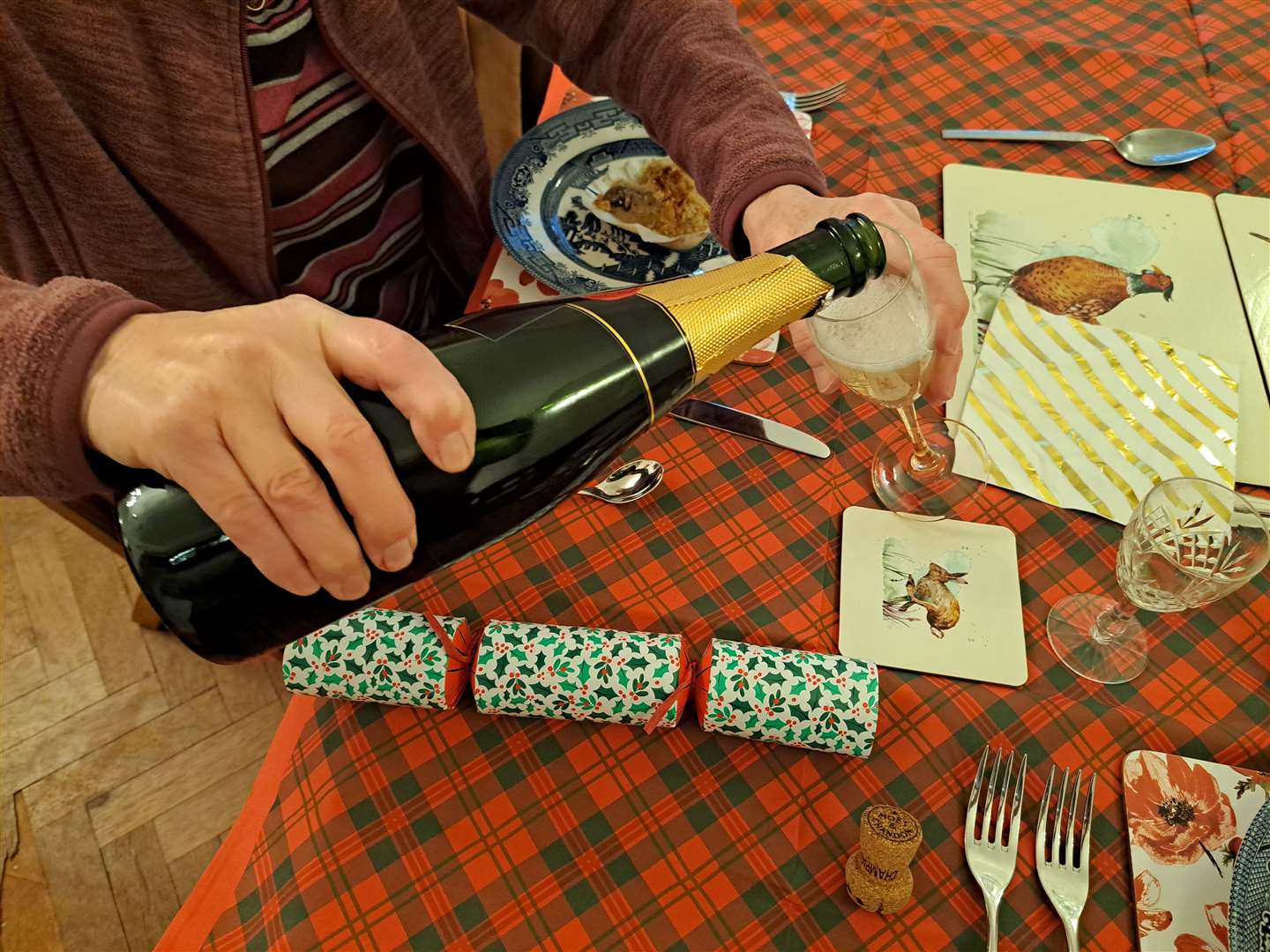 Christmas Dinner: Wash down with Champagne