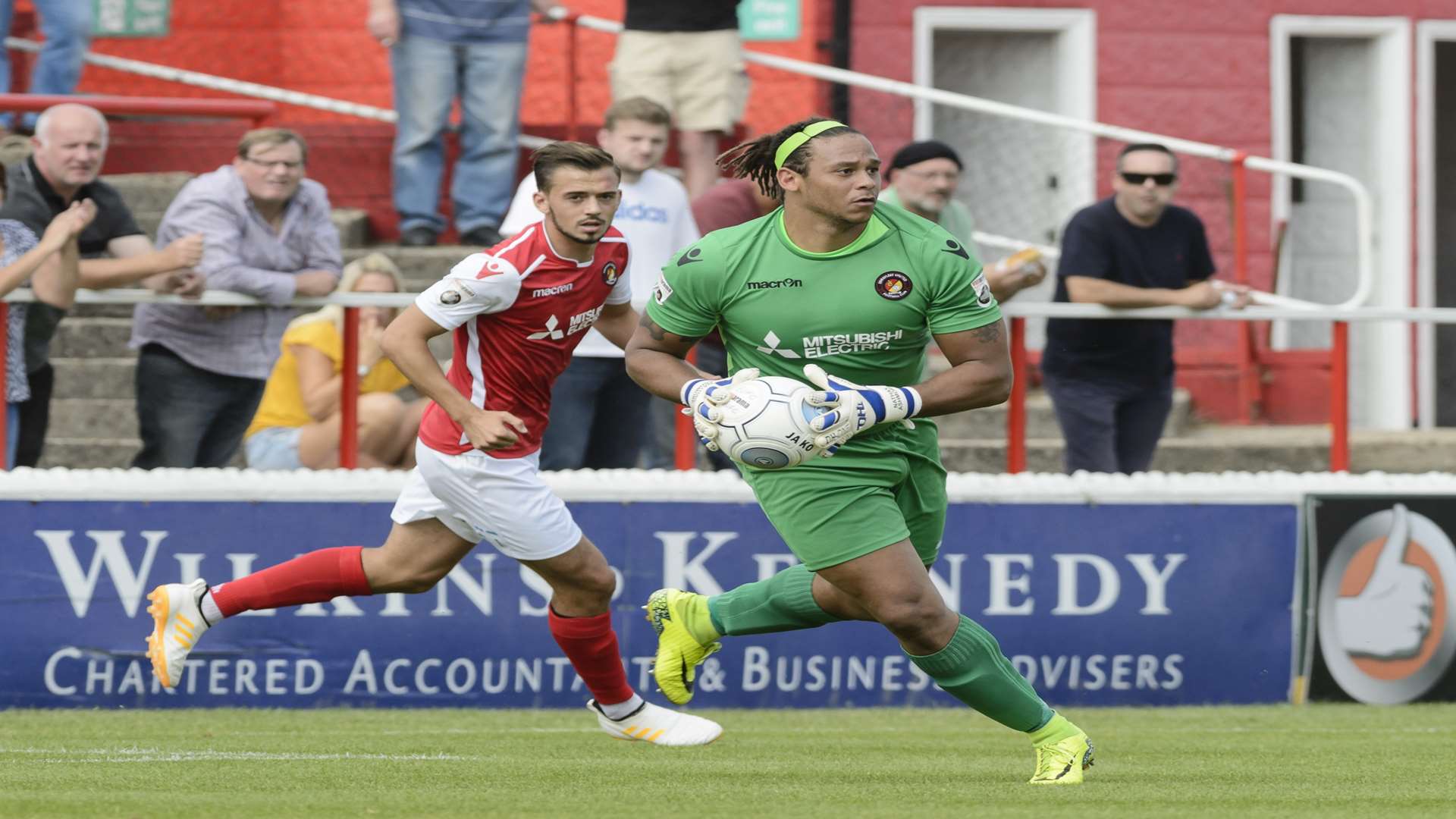 Nathan Ashmore gets ready to launch the ball downfield Picture: Andy Payton