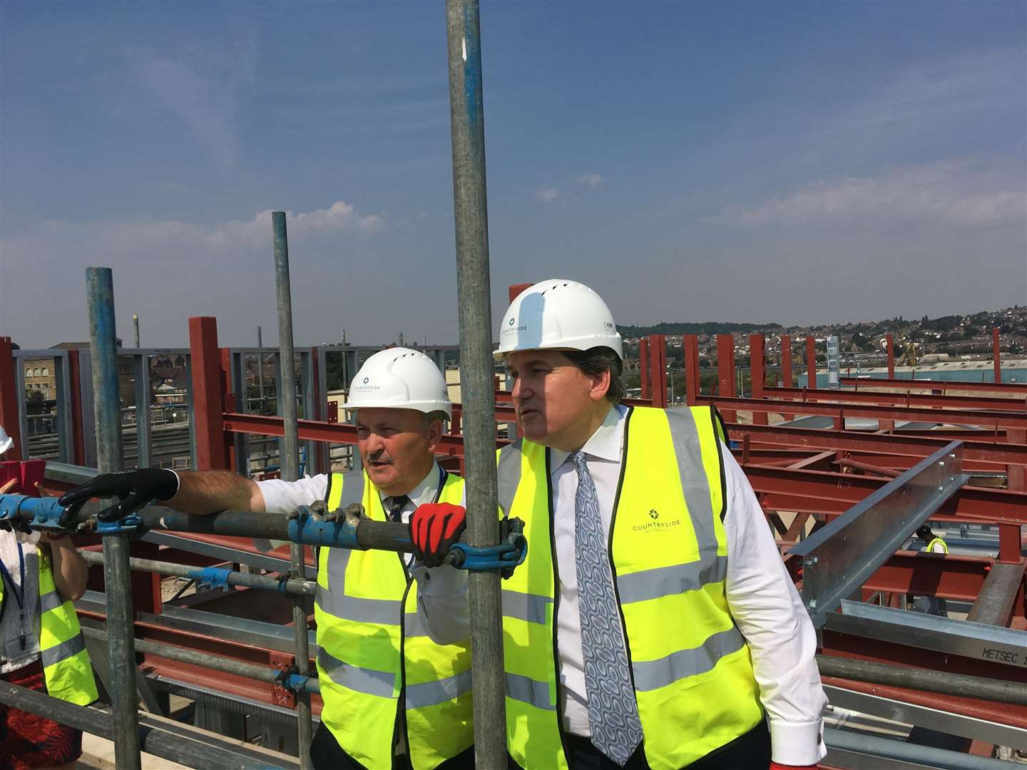 Housing minister Kit Malthouse (right) with Cllr Alan Jarrett at Rochester Riverside (3297302)