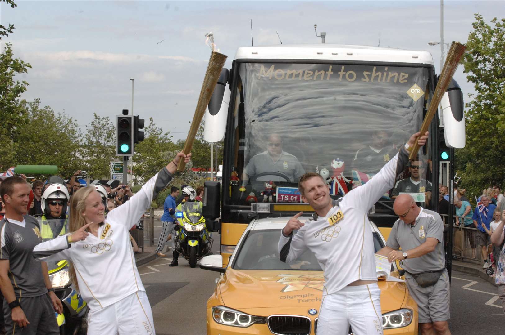 Torchbearers mimic Usain Bolt's iconic pose in Sturry