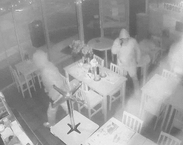 Screenshots of the CCTV from the cafe (5275593)