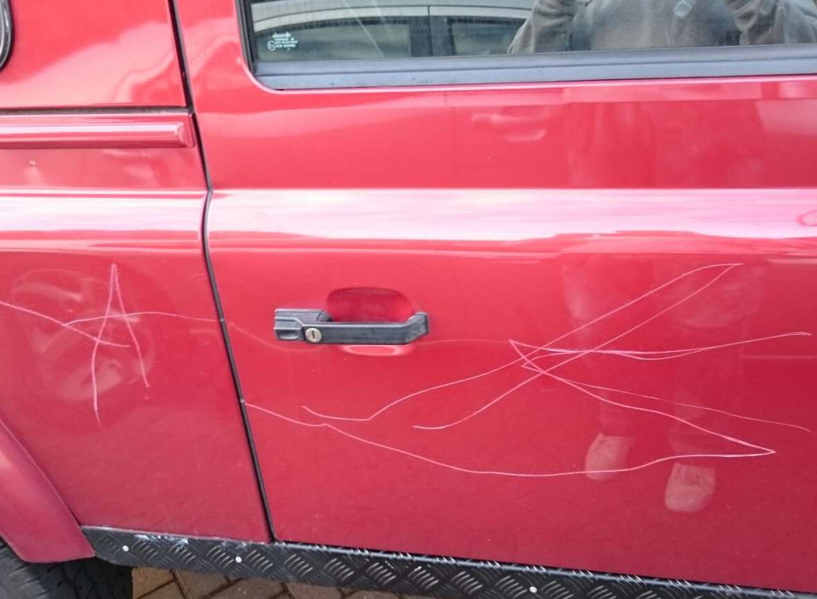 Julia Peen's car suffered severe scratch damage.