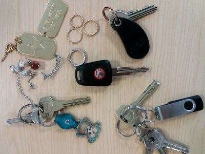 Keys and jewellery linked to burglary offences (11642117)