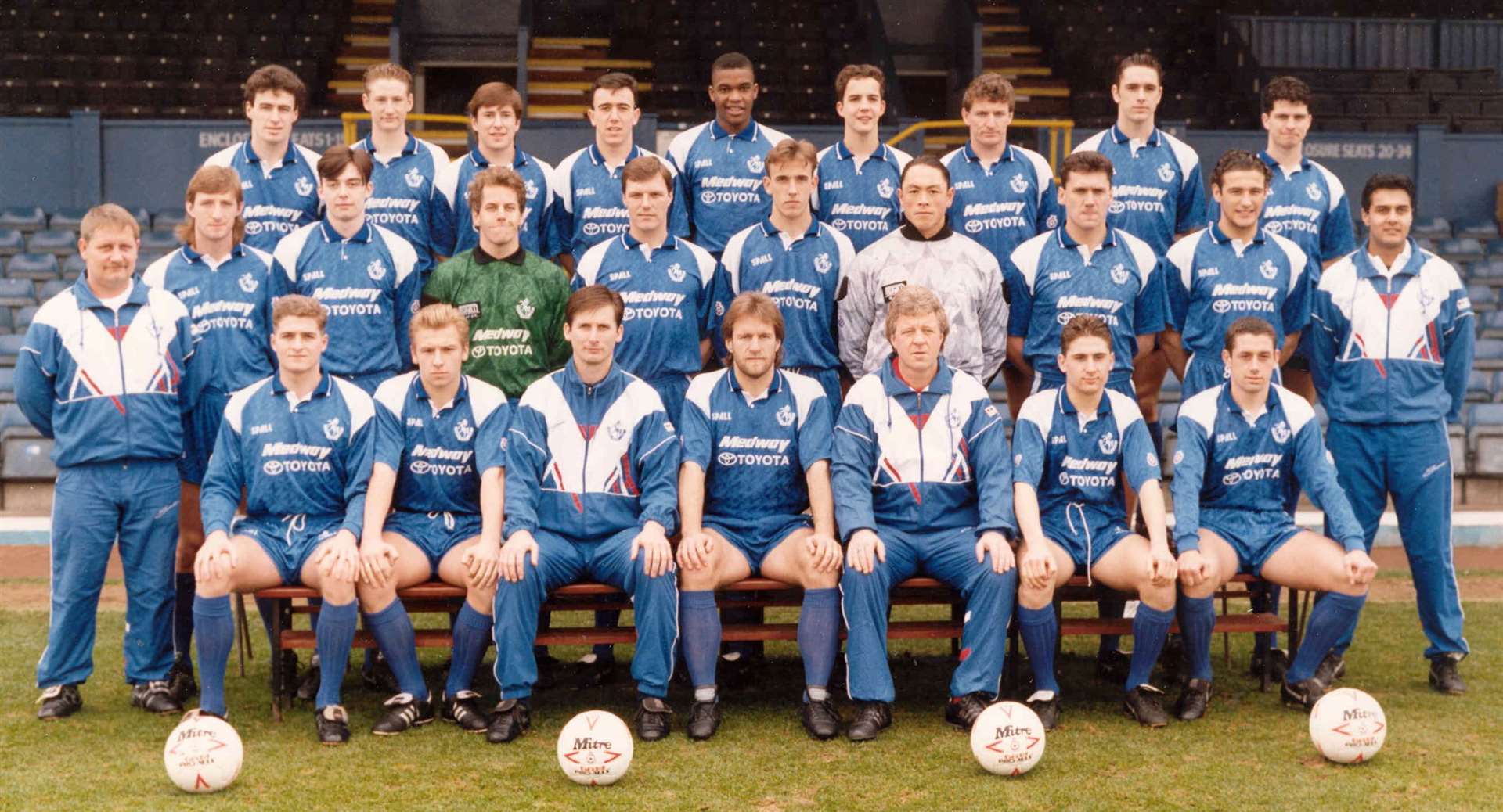 Glenn Roeder - front row, third left - with the Gills squad of 1992/93