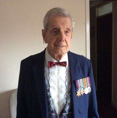 Charlie Pallett, 99, is singing for donations for Help for Heroes