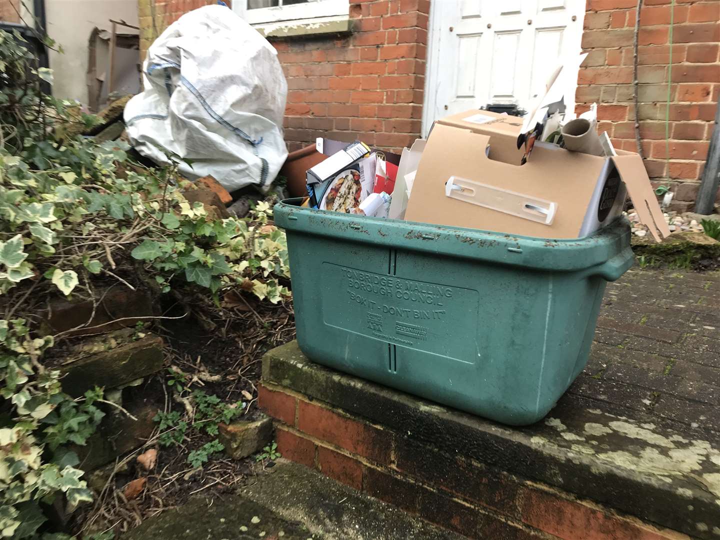 Rubbish in Rock Road, Borough Green (26231246)