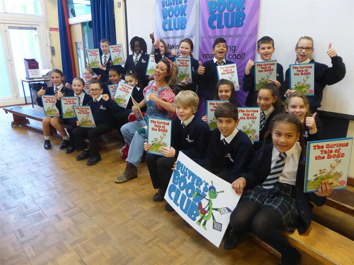 Georgia Rowland-Elliott visits Northdown Primary in Margate to read Buster's Book Club winners Willow Class a story. (5612813)