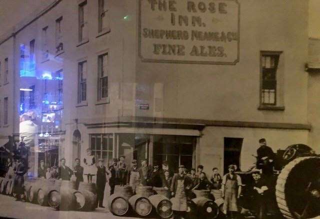 I loved this old black and white photograph of the Rose Inn with barrels completely lining the road. I couldn’t see any details, but would be interested to know when it might have been taken?