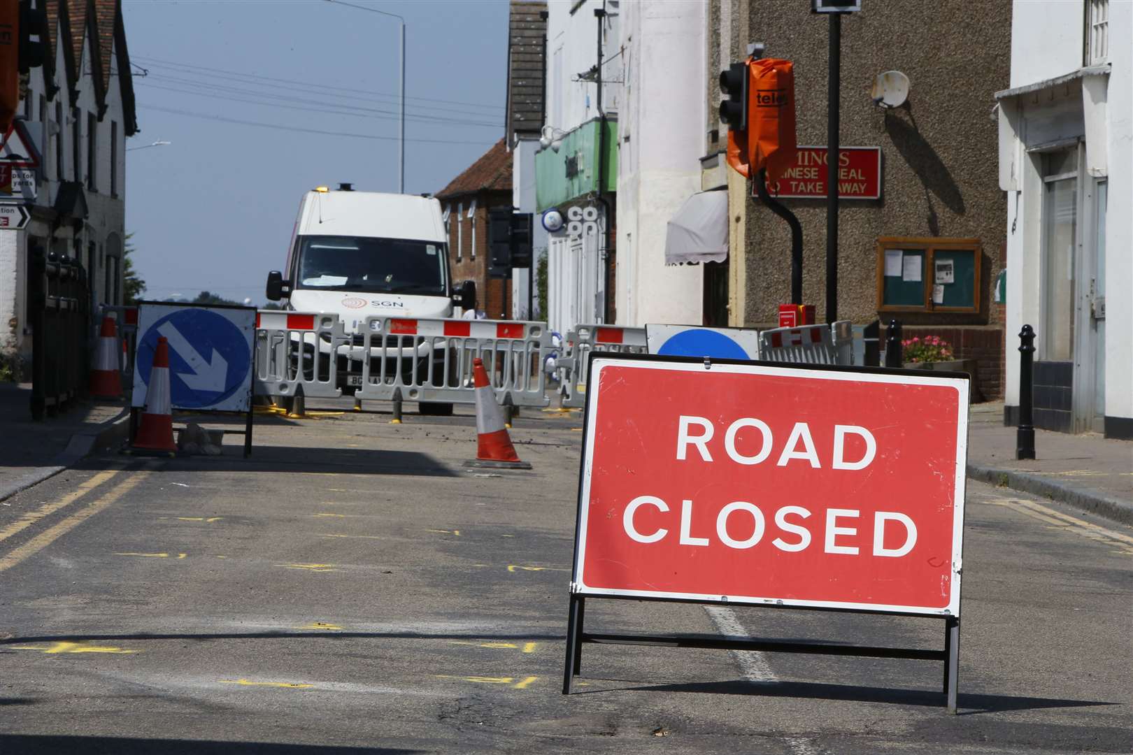 A2 closed in Sittingbourne due to gas leak