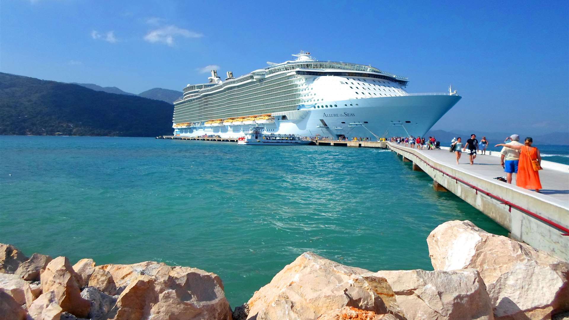 Royal Caribbean cruise ship Allure of the Seas