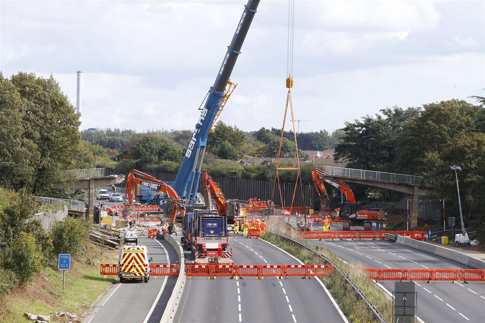 Highways England removing Teapot Lane footbridge. Picture: Andy Jones (4187477)