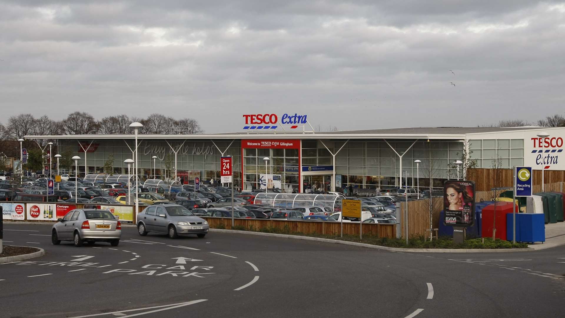 Tesco Superstore, Bowaters Roundabout, Gillingham.