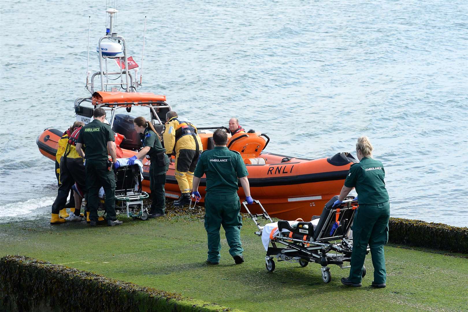 Emergency crews took part in the dramatic rescue (2642565)