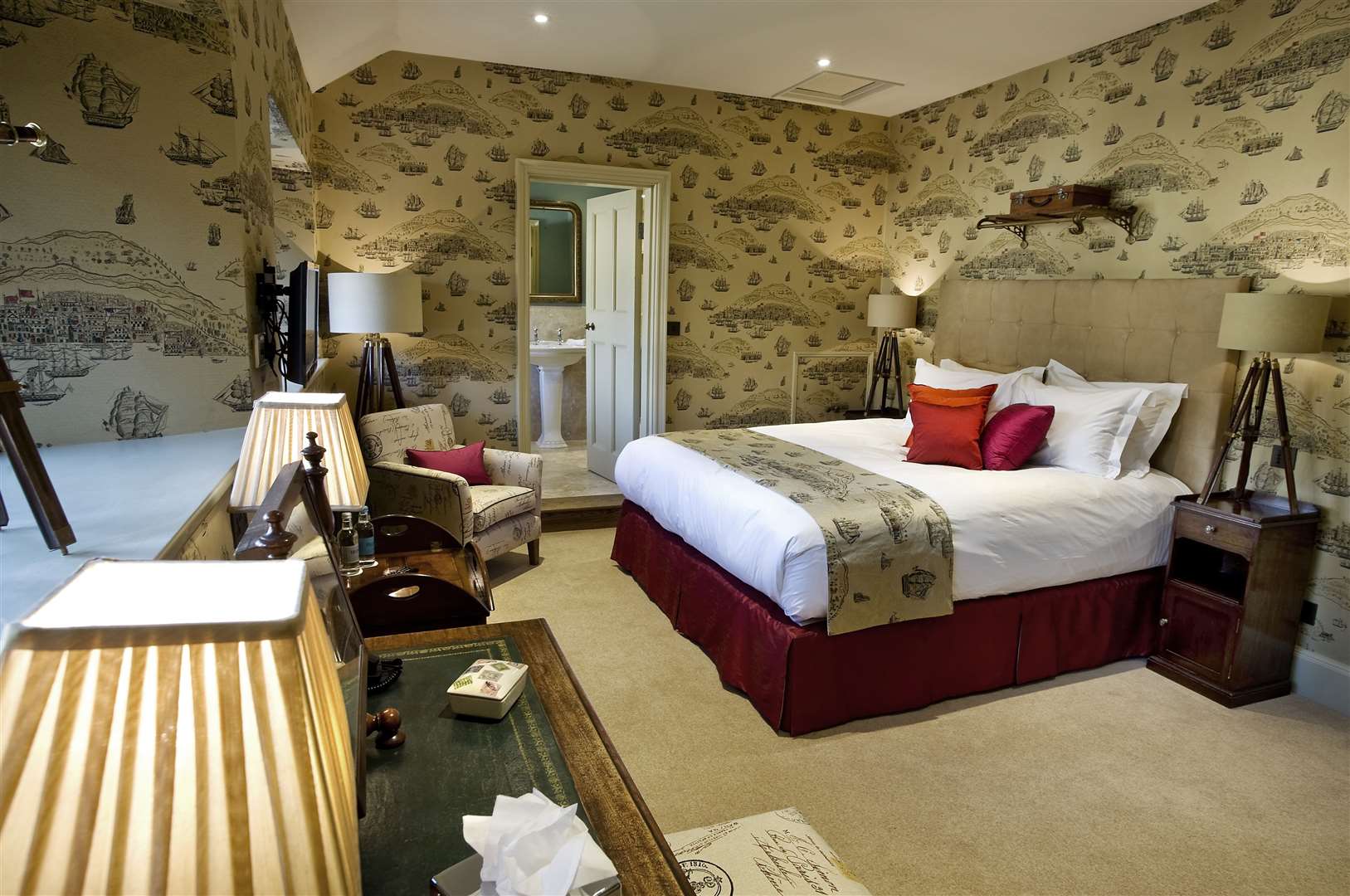 Hever Castle, Egremont bedroom & bathrooms