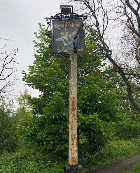 There is a sign at the top of the lane to advertise the pub but, even being kind, I’d have to describe it as well worn
