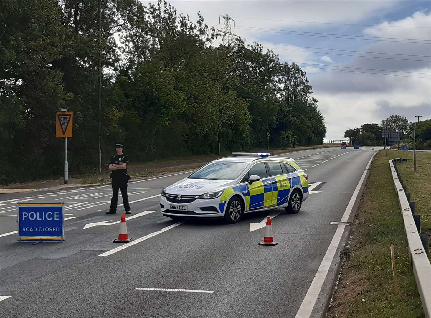 A police cordon was in place at the bottom of Scratchers Lane on the A20 near Farningham