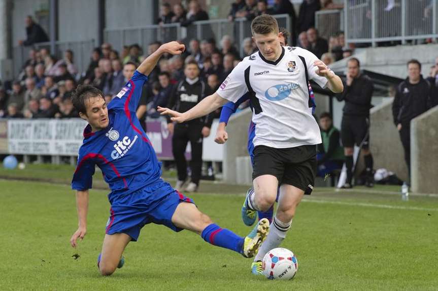 Matt Fry in action for Dartford against Hyde (Pic: Andy Payton)