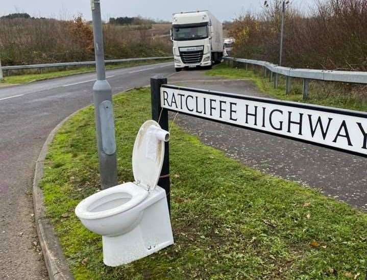 The toilet on the Ratcliffe Highway with a lorry in the background