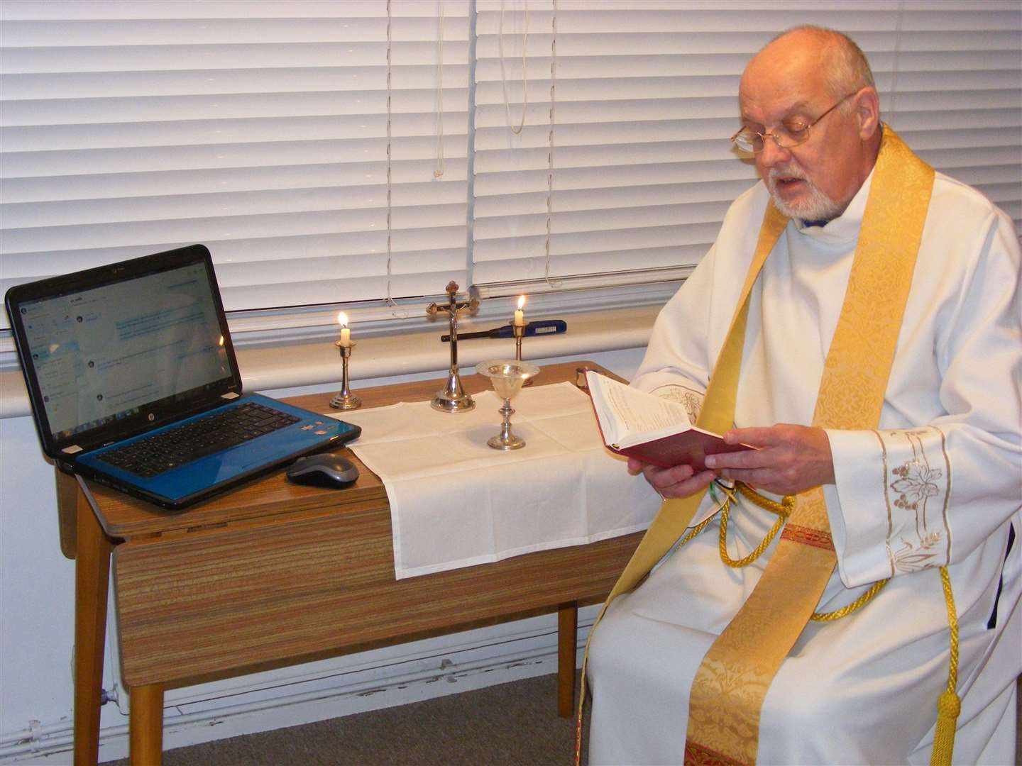 The Rev Colin Johnson setting up an altar in his conservatory at home in Minster, Sheppey, during the coronavirus scare (33319199)