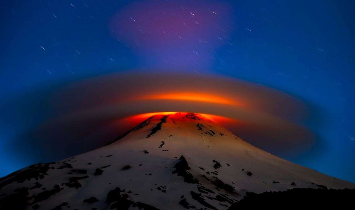 The overall winner was Francisco Negroni's picture of lenticular clouds surrounding the crater of the Villarrica volcano in Chile.