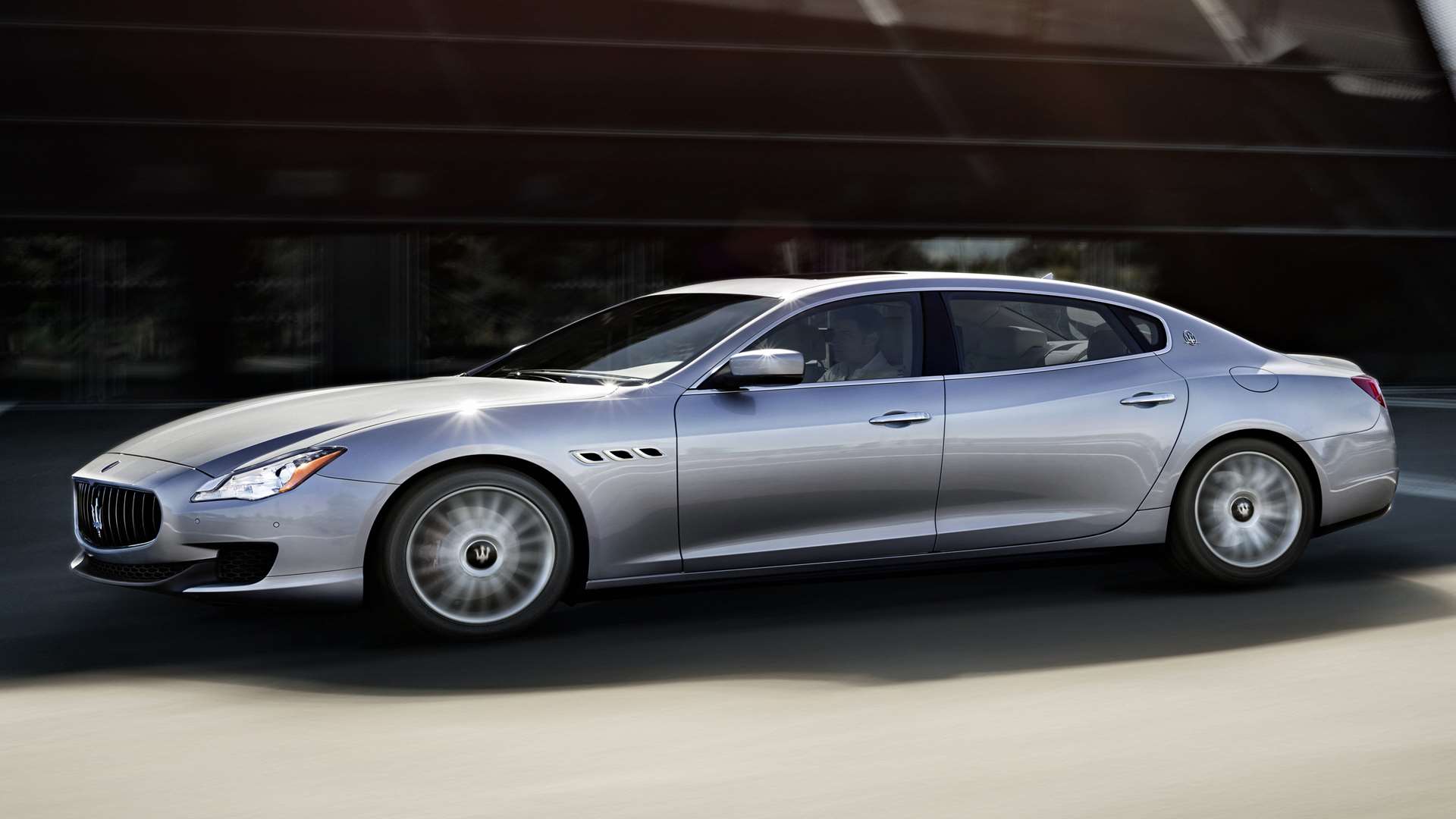 Swooping bodywork gives the Quattroporte a purposeful stance
