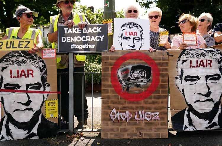 Crowds gathered in Orpington to protest against the ULEZ expansion. Picture: Victoria Jones/ PA