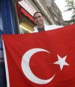 Feridun Yilmar, wving the turkish flag. :Picture: John Westhrop