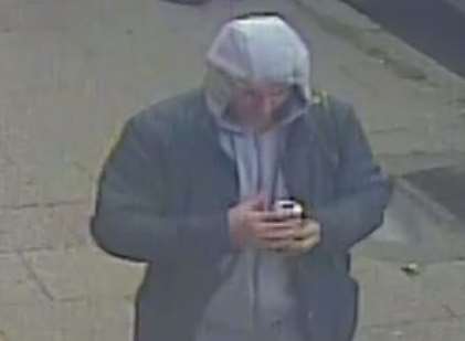 Do you know this man who is suspected of stealing a handbag belonging to a woman in her 90s?