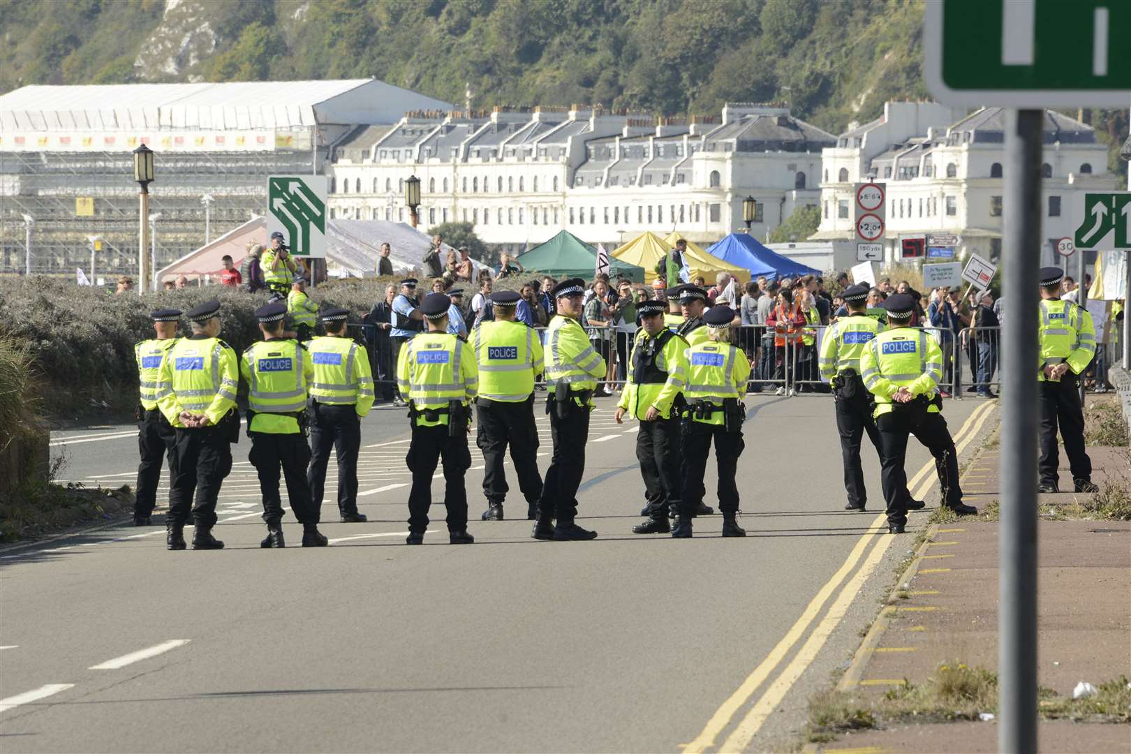 Dover Townwall street to Dover docks Extinction Rebellion protest.Police ready for any trouble.Picture: Paul Amos. (17136673)