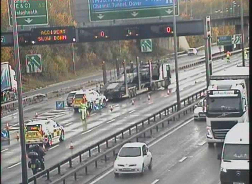 Lanes one and two of the A282 Dartford Crossing clockwise between J1B and J2 have shut. Picture: National Highways