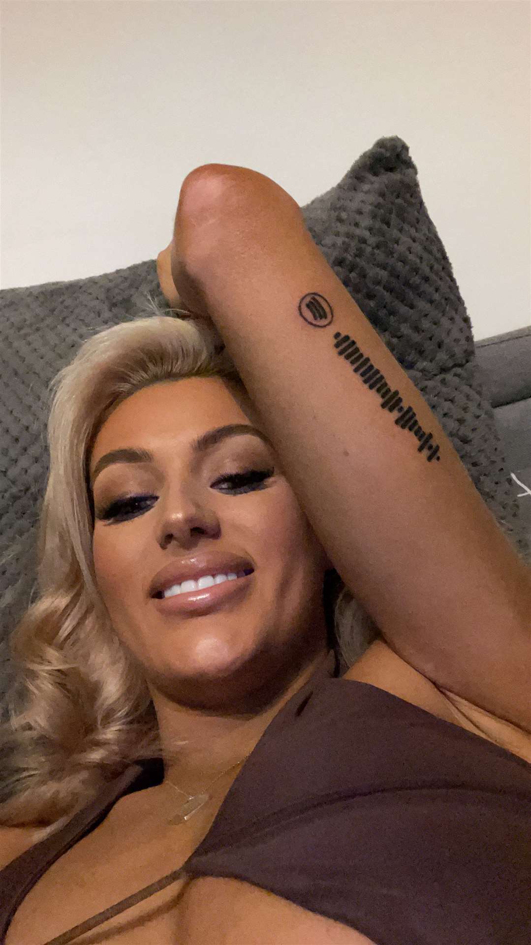 Tymarah Emily Shand shows off her tattoo. Picture: SWNS