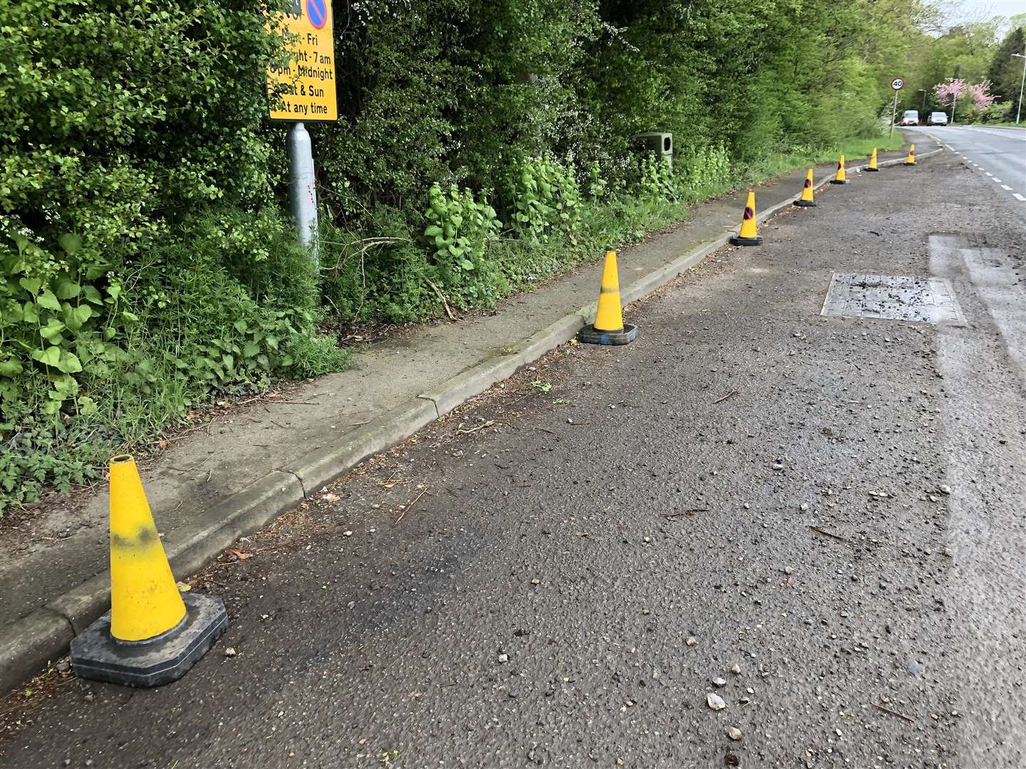 The cones to stop overnight parking (1652004)