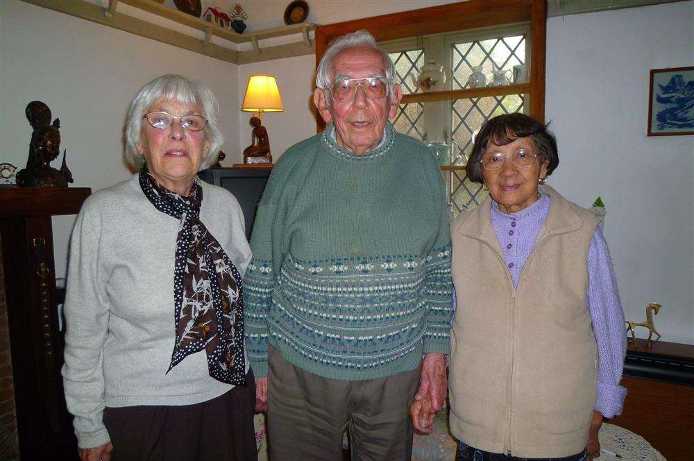 Beryl Martin reunited with her first boyfriend Les Hogan and his wife Loy