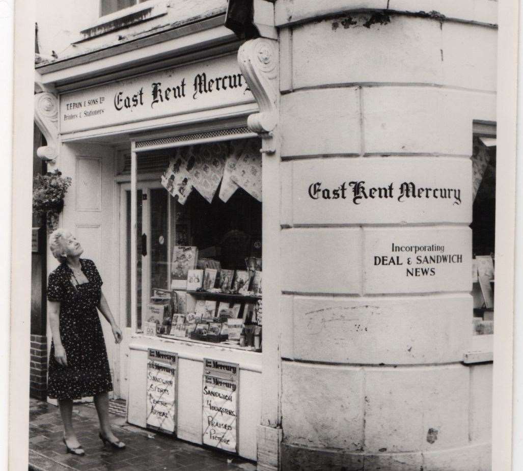Janet Freeman outside the East Kent Mercury Shop in Sandwich (33808708)