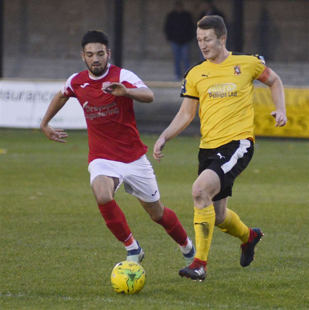 Callum Davies brings the ball out of defence Picture: Paul Amos